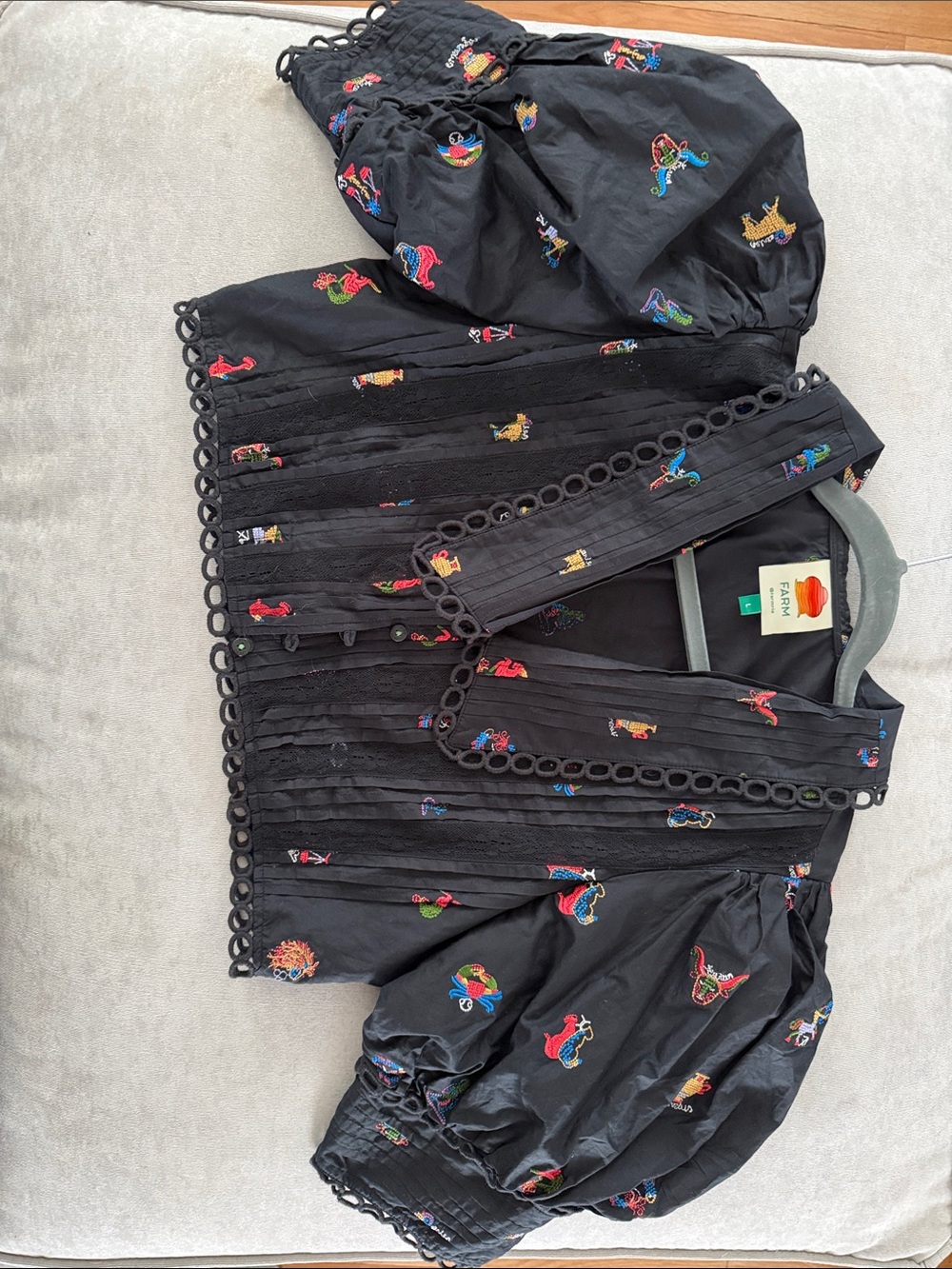 FARM RIO ZODIAC PUFF SLEEVE CROP BLOUSE - Picture 5 of 5